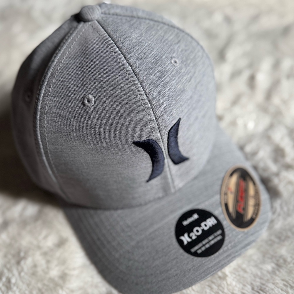 NWT Hurley Moisture Wicking H20 Flexfit Hat H2O-Dri  - Gray w/Navy Logo - L/XL